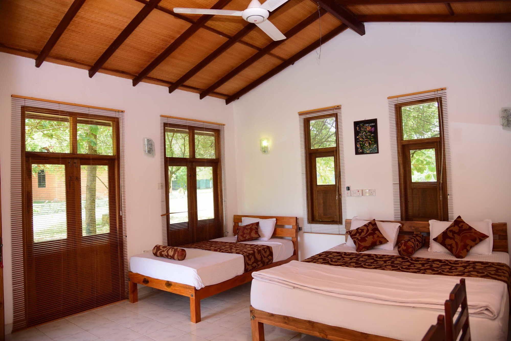 Indika Lake Resort Nuwarawewa East Exteriör bild